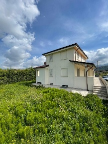 Foto Villa unifamiliare a Camaiore Capezzano Pianore di 220 m² con 9 locali