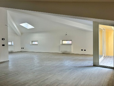 Foto Appartamento a Sarzana Centro di 141 m² con 5 locali in vendita