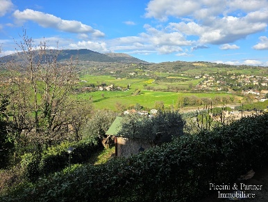Foto Appartamento in Via Pinturicchio 15, Corciano Comparati di 72 m²