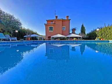 Foto Villa unifamiliare a Sarzana Bradia, Nave, San Michele di 330 m²