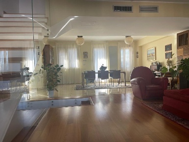 Foto Villa unifamiliare a San Giovanni la Punta Centro di 410 m² in vendita