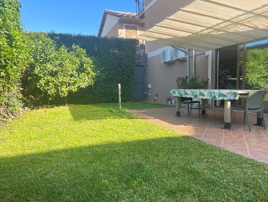 Foto Villa unifamiliare a San Giovanni la Punta Centro di 410 m² in vendita