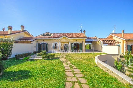 Foto Villa unifamiliare in Via Padre Antonio Rocchi  78, Grottaferrata