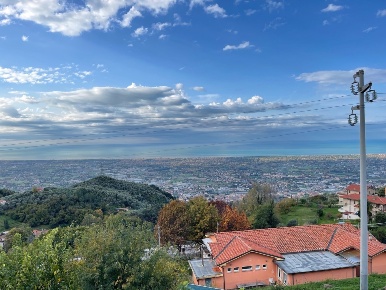 Foto Appartamento a Pietrasanta di 307 m² con 6 locali in vendita