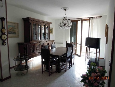 Foto Appartamento a Sarzana di 110 m² con 5 locali in vendita