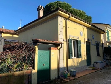 Foto Villa singola a Pietrasanta di 70 m² con 4 locali in vendita