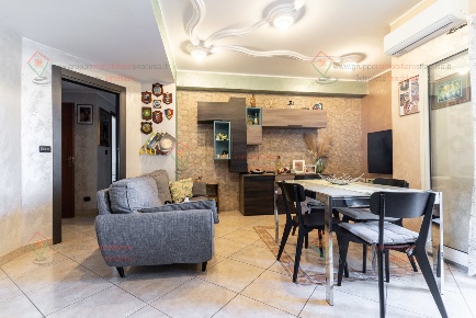 Foto Appartamento a Floridia di 94 m² con 4 locali in vendita