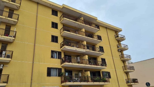 Foto Appartamento a Floridia di 220 m² con 8 locali in vendita