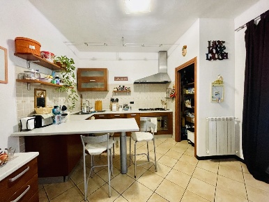 Foto Appartamento a Sarzana di 165 m² con 6 locali in vendita