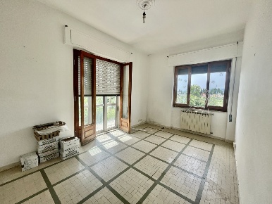 Foto Appartamento a Sarzana di 140 m² con 7 locali in vendita