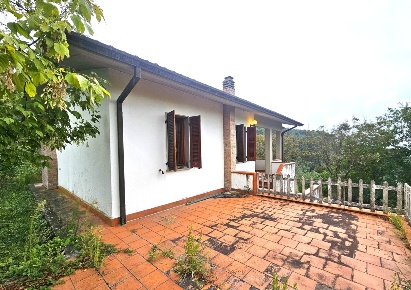 Foto Villa singola in Via Prulla 78, Sarzana di 263 m² con 8 locali