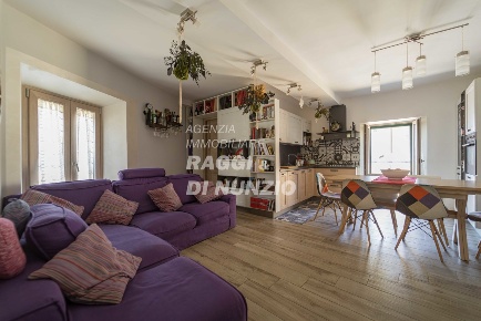 Foto Appartamento in Via del Mercato 2, Frascati di 110 m² con 4 locali