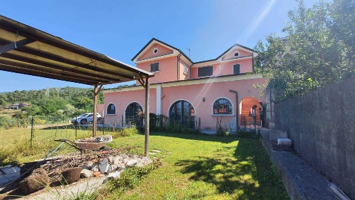 Foto Appartamento a Sarzana di 180 m² con 8 locali in vendita