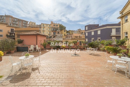 Foto Appartamento a Frascati di 360 m² con 9 locali in vendita
