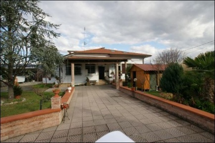 Foto Villa unifamiliare a Sarzana Trinità, Battifollo di 314 m² in vendita