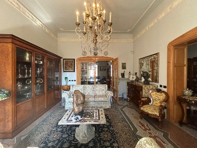 Foto Appartamento a Sarzana Centro di 130 m² con 5 locali in vendita