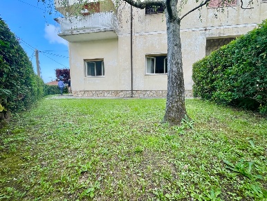 Foto Appartamento a Pietrasanta Centro di 95 m² con 4 locali in vendita