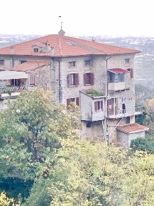 Foto Appartamento a Pietrasanta di 80 m² con 4 locali in vendita