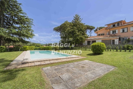 Foto Appartamento in Via Vittorio Veneto, Grottaferrata Centro di 155 m²