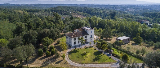 Foto Villa unifamiliare a Fucecchio Le Vendute di 750 m² con 16 locali