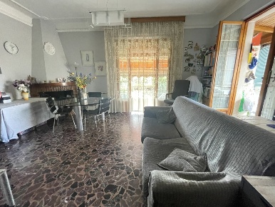 Foto Appartamento a Sarzana di 135 m² con 4 locali in vendita