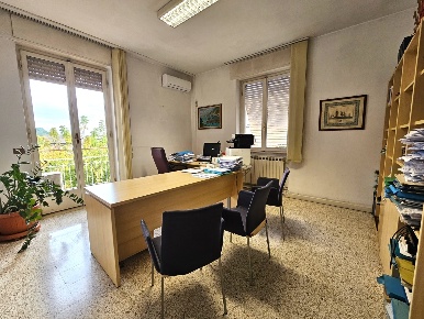 Foto Appartamento in Via Fratta 10, Sarzana Centro di 166 m² con 7 locali