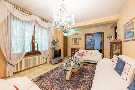 Foto Villa unifamiliare in Via Bachelet 69, Vigonza Centro di 392 m²