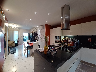 Foto Appartamento in VIA DEI GIGLI SC, Fucecchio Centro di 90 m² in vendita