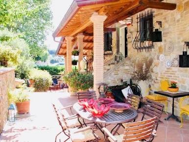 Foto Villa unifamiliare a Massarosa Camaiore Paese di 300 m² con 15 locali