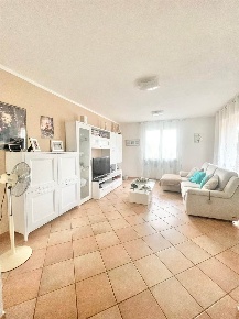 Foto Villa bifamiliare a Massarosa Stiava di 170 m² con 6 locali in vendita