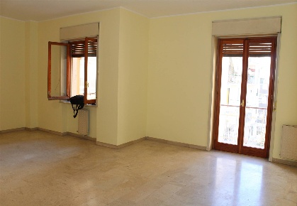Foto Appartamento in VIA TERMINI, Lentini di 105 m² con 4 locali in vendita