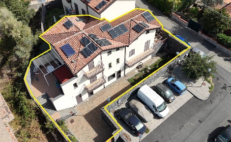 Foto Villa bifamiliare in Via Catanzaro  11, San Giovanni la Punta