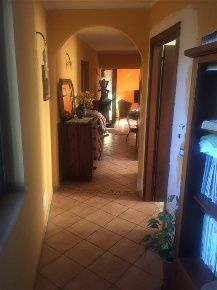 Foto Villa unifamiliare a Sessa Aurunca Centro di 250 m² con 5 locali