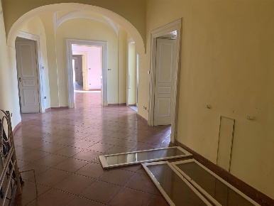 Foto Appartamento in vvia Garibaldi, Sessa Aurunca Centro di 710 m²