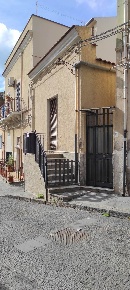 Foto Villa bifamiliare in Via Tutte Grazie e Via Ciro Menotti, Biancavilla