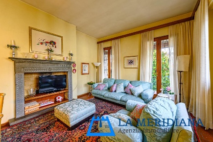 Foto Villa unifamiliare a Monsummano Terme Centro di 600 m² con 18 locali