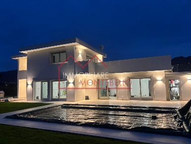 Foto Villa unifamiliare a Pietrasanta Vaiana di 200 m² con 10 locali