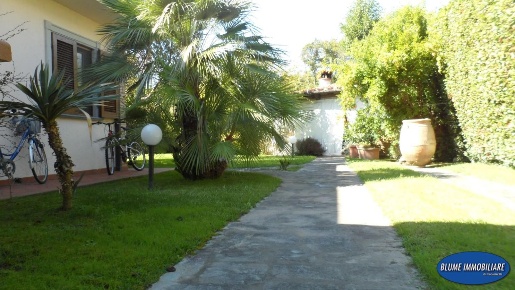 Foto Villa unifamiliare a Pietrasanta di 165 m² con 6 locali in vendita