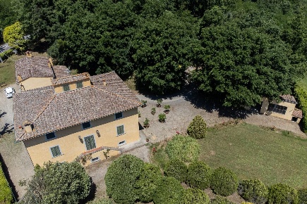 Foto Villa unifamiliare a Fucecchio Centro di 700 m² con 10 locali