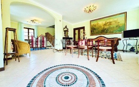 Foto Villa unifamiliare a Pietrasanta di 330 m² con 12 locali in vendita