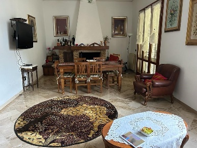 Foto Villa unifamiliare a Fucecchio Centro di 260 m² con 11 locali