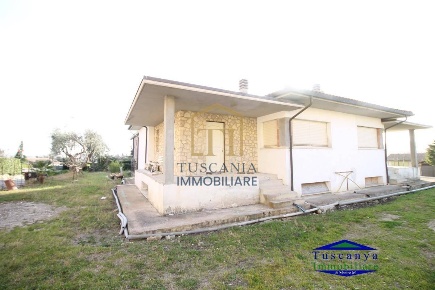 Foto Villa unifamiliare a Colle di Val d'Elsa di 246 m² con 6 locali