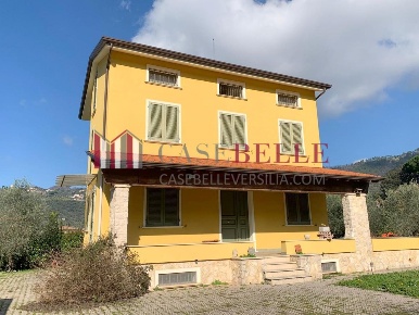 Foto Casa indipendente a Massarosa Stiava di 116 m² con 7 locali in vendita