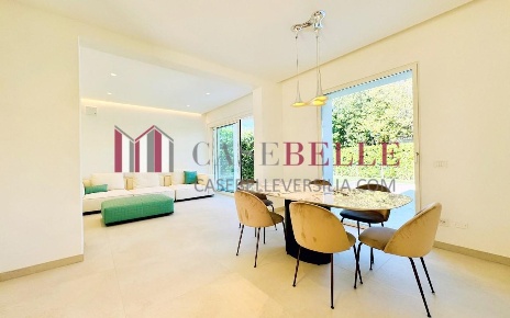 Foto Villa unifamiliare a Pietrasanta di 250 m² con 6 locali in vendita