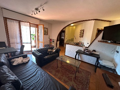Foto Villa a schiera a Pietrasanta di 180 m² con 7 locali in vendita