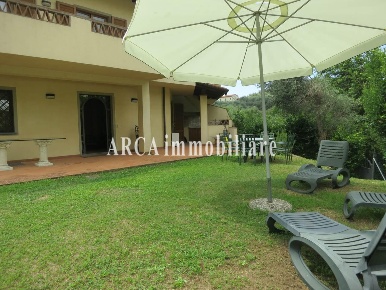 Foto Villa unifamiliare a Pietrasanta di 180 m² con 7 locali in vendita
