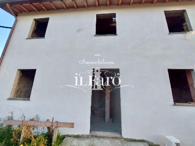 Foto Villa unifamiliare a Massarosa Piano di Mommio di 130 m² con 7 locali