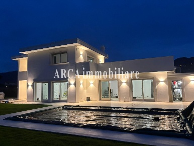 Foto Villa unifamiliare a Pietrasanta di 160 m² con 6 locali in vendita