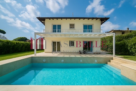 Foto Casa indipendente a Pietrasanta di 200 m² con 7 locali in vendita