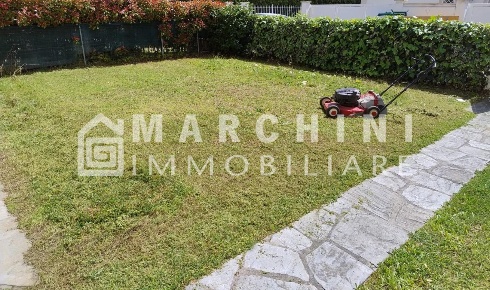 Foto Villa bifamiliare a Pietrasanta di 150 m² con 4 locali in vendita